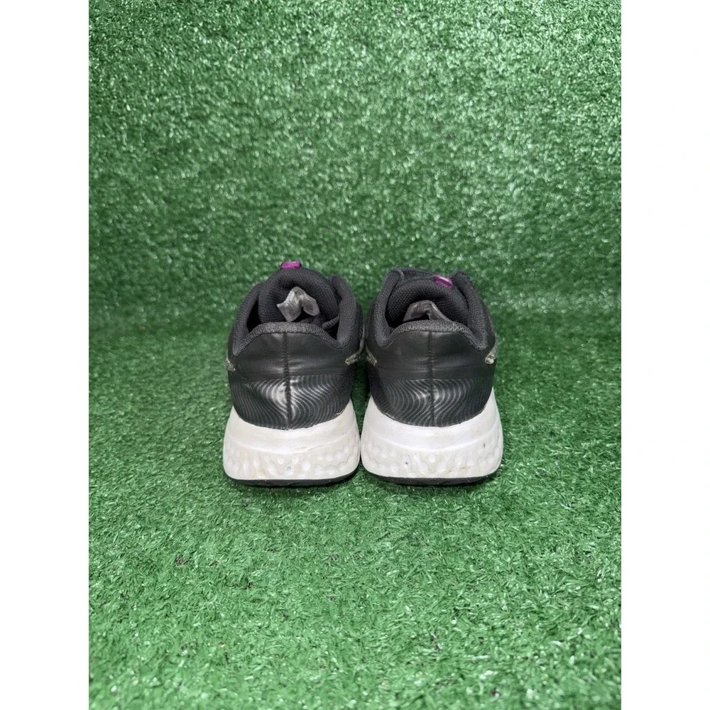 Nike revolution black